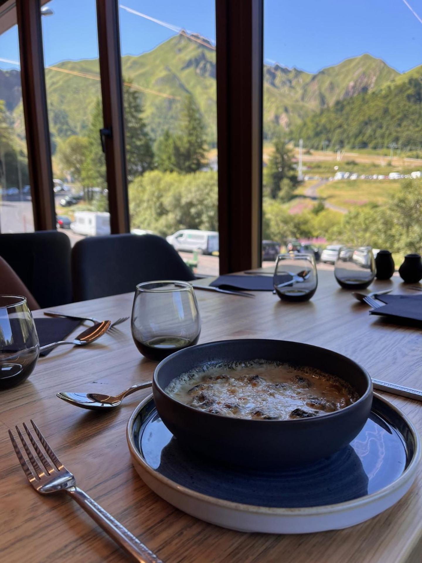 Hotel Du Puy Ferrand , Restaurant La Table De L'Ours 르몽도레 외부 사진