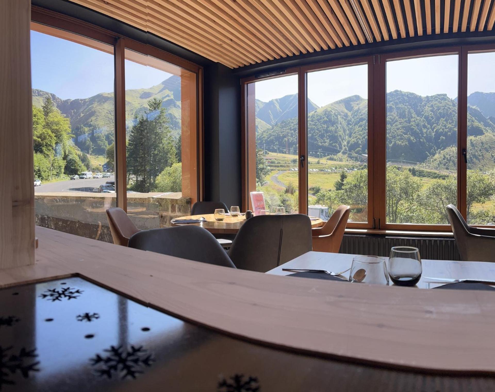 Hotel Du Puy Ferrand , Restaurant La Table De L'Ours 르몽도레 외부 사진