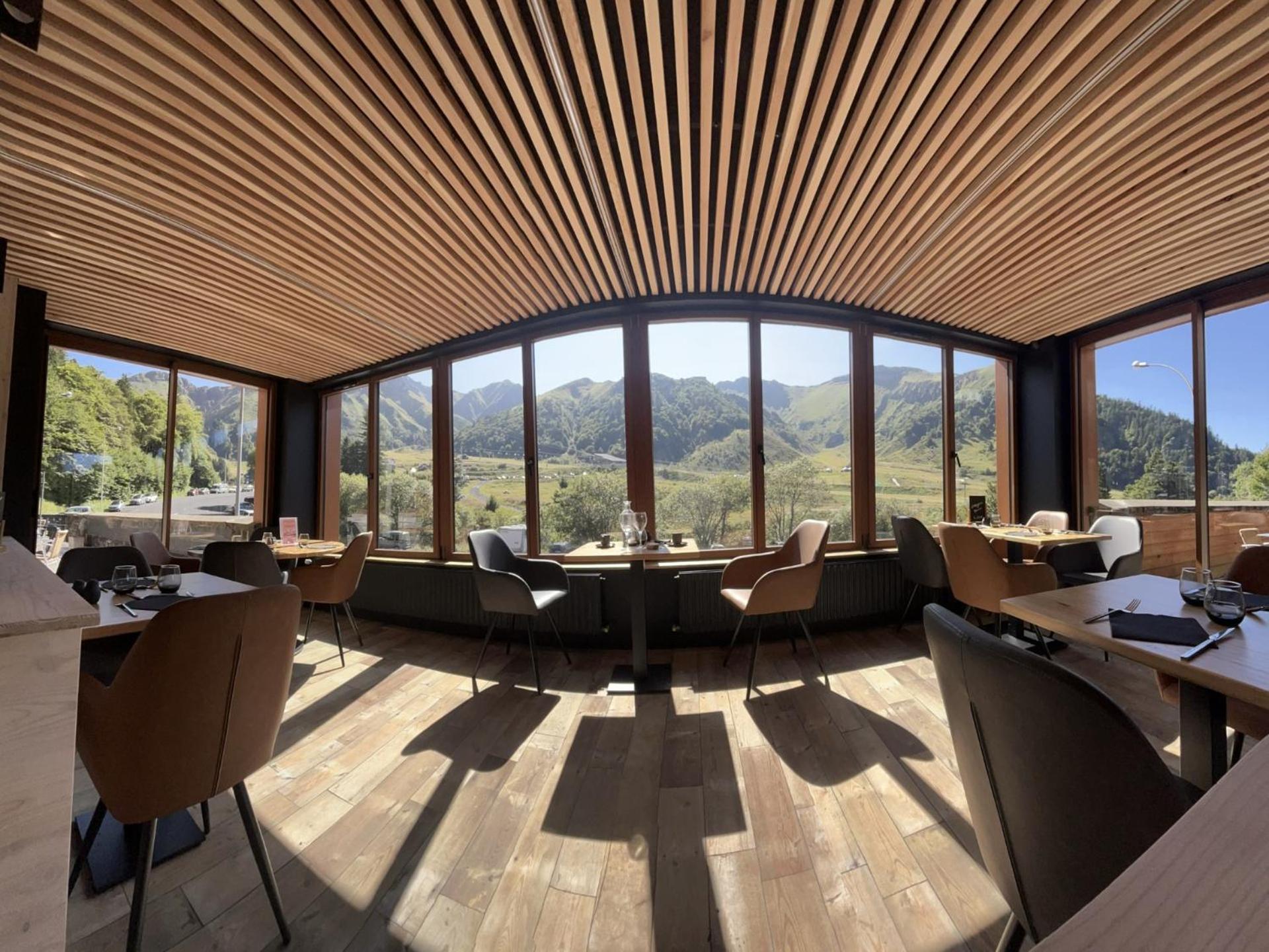 Hotel Du Puy Ferrand , Restaurant La Table De L'Ours 르몽도레 외부 사진