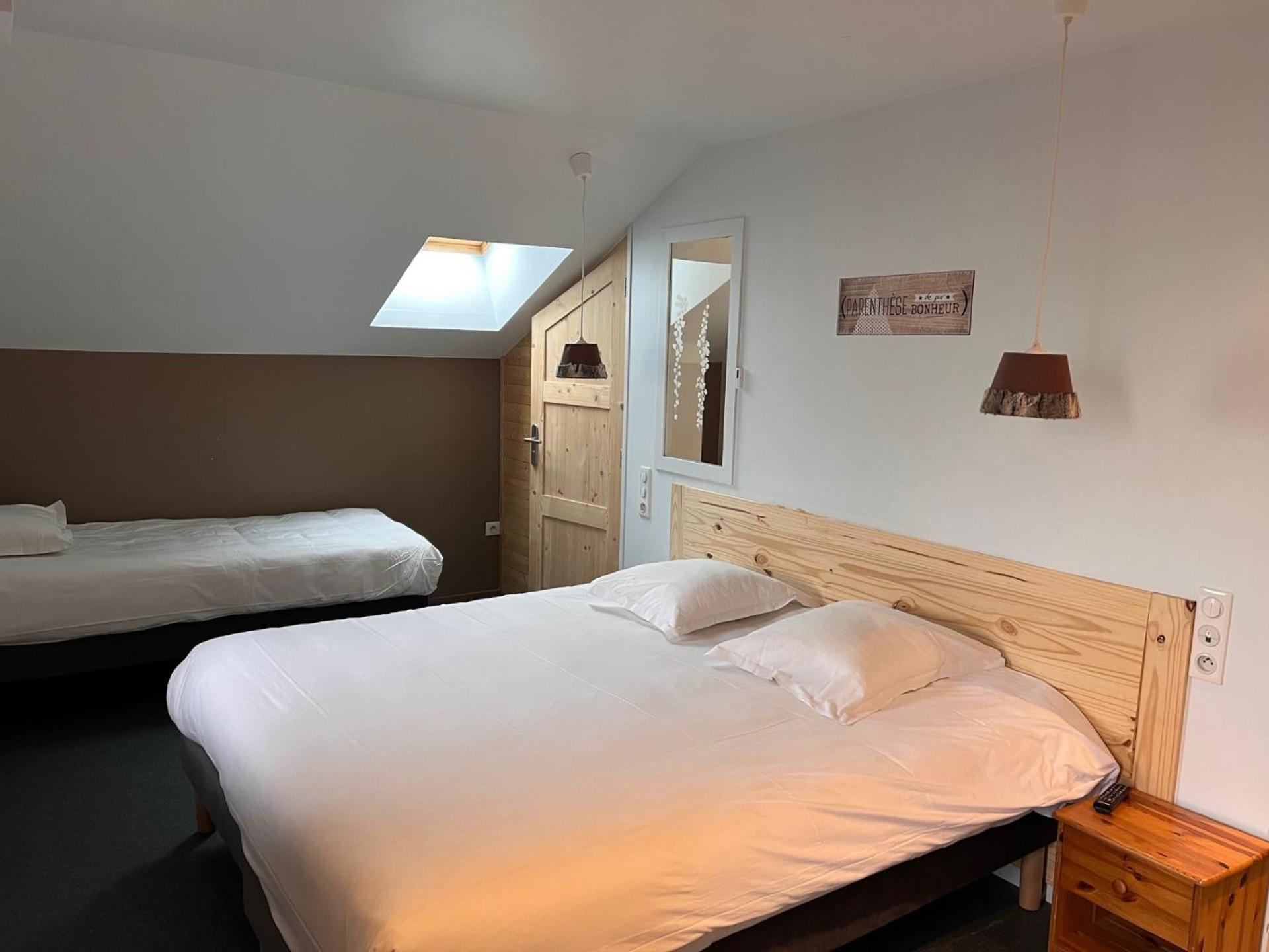 Hotel Du Puy Ferrand , Restaurant La Table De L'Ours 르몽도레 외부 사진