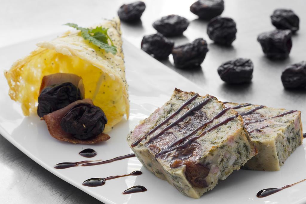 Hotel Du Puy Ferrand , Restaurant La Table De L'Ours 르몽도레 외부 사진