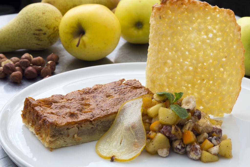Hotel Du Puy Ferrand , Restaurant La Table De L'Ours 르몽도레 외부 사진