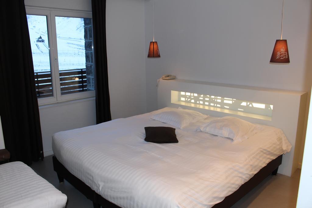 Hotel Du Puy Ferrand , Restaurant La Table De L'Ours 르몽도레 외부 사진