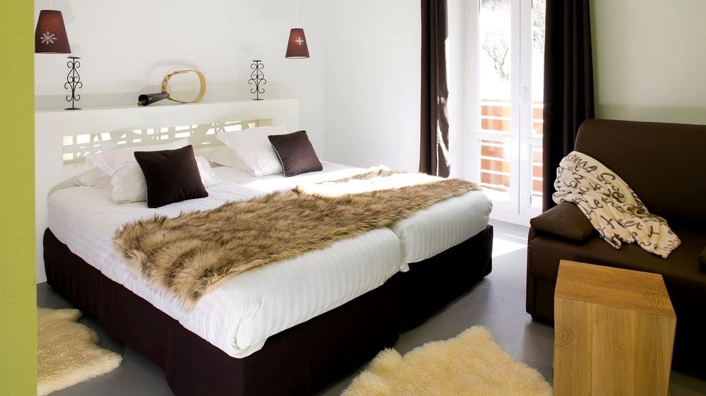 Hotel Du Puy Ferrand , Restaurant La Table De L'Ours 르몽도레 외부 사진