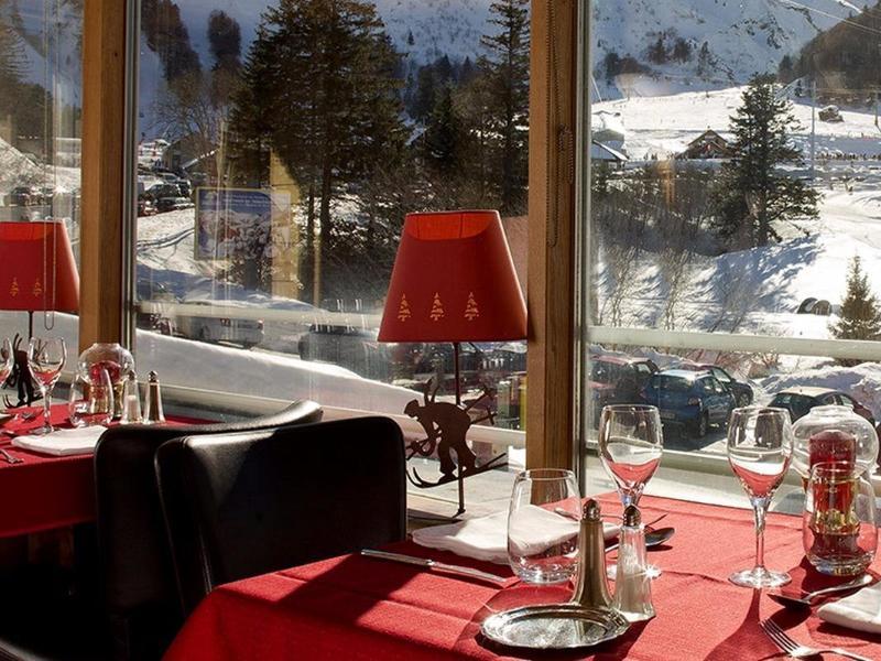 Hotel Du Puy Ferrand , Restaurant La Table De L'Ours 르몽도레 외부 사진