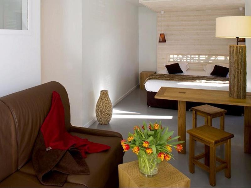 Hotel Du Puy Ferrand , Restaurant La Table De L'Ours 르몽도레 외부 사진