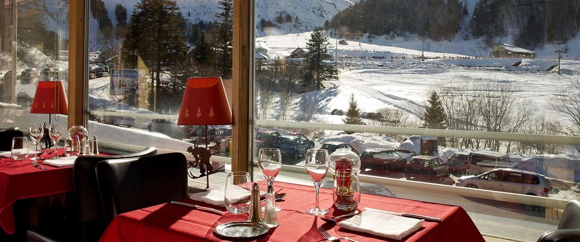 Hotel Du Puy Ferrand , Restaurant La Table De L'Ours 르몽도레 외부 사진